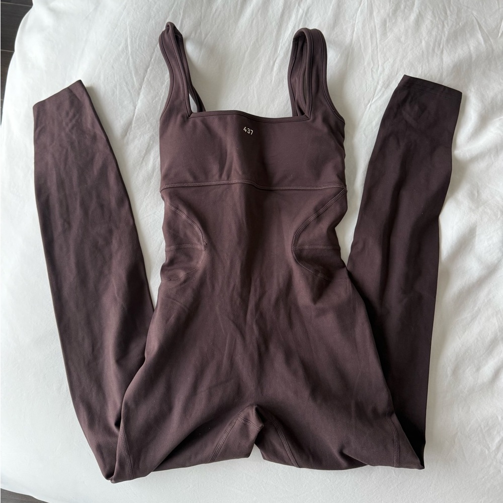 437 Athletiv Workout “The curve onesie in espresso”